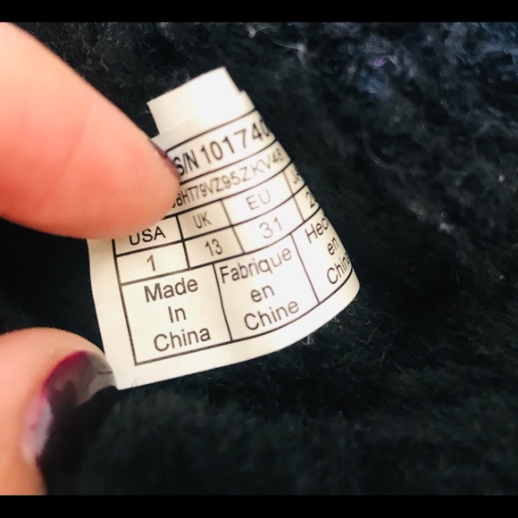 Black UGG Bailey/Button  Boots  Size 1 kids - Picture 7 of 8